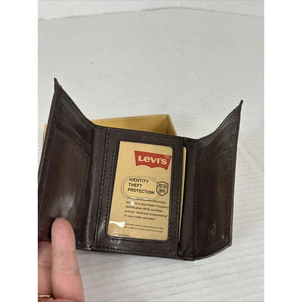Levi's Men's Slim & Sleek Trifold RFID Brown Leather Wallet 1660
